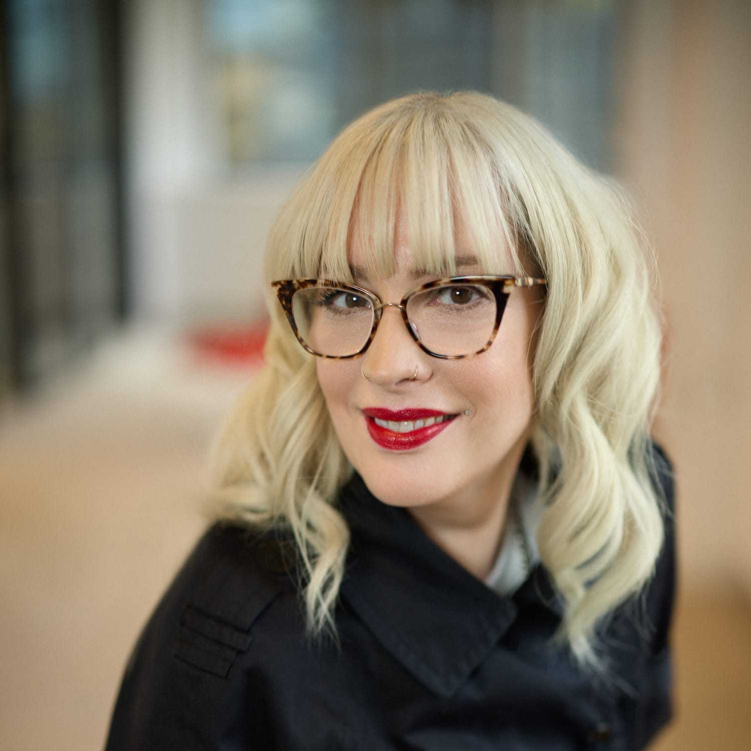 Portrait of Moran Gallagher, a professional stylist at Mizu Louis Licari, showcasing their expertise and style.