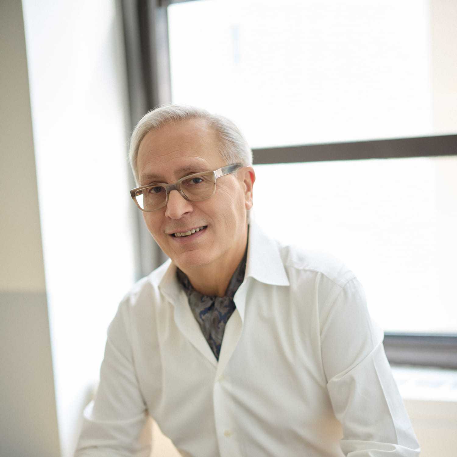 Portrait of Rosario Acquista, a professional stylist at Mizu Louis Licari, showcasing their expertise and style.